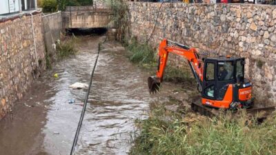 Muğla’nın Bodrum ilçesinde etkili olan sağanak yağış ekipleri alarma geçirdi.