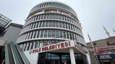 Bolu’da sabahın erken saatlerinde Bolu Belediyesi’ne yönelik ‘ihaleye fesat karıştırma’