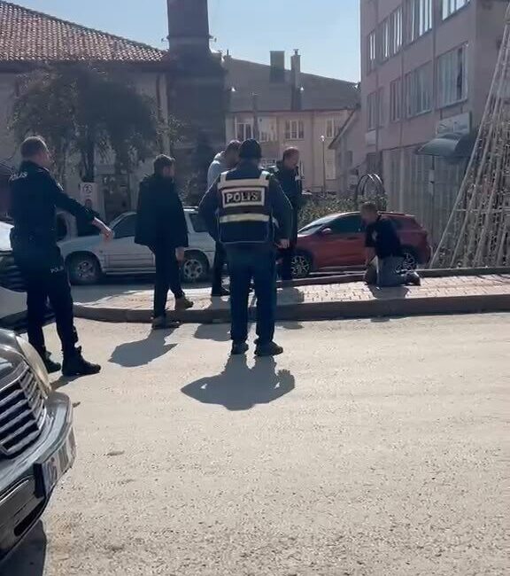 Bolu’nun Gerede ilçesinde elinde bıçakla bağıran ve kendisine zarar vereceğini