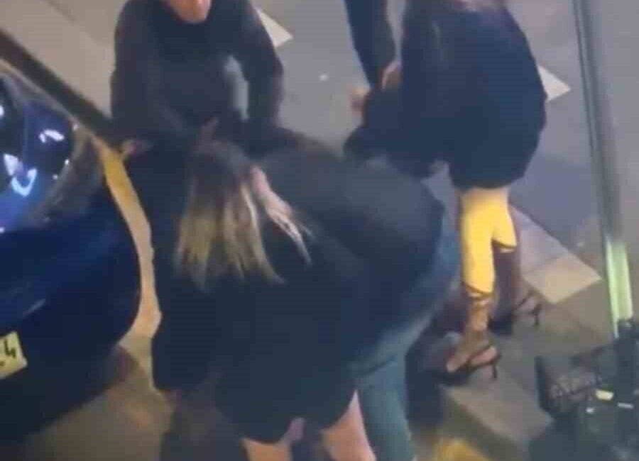 Bolu’da iki grup arasında çıkan kavga, cep telefonu kamerasıyla kaydedildi.