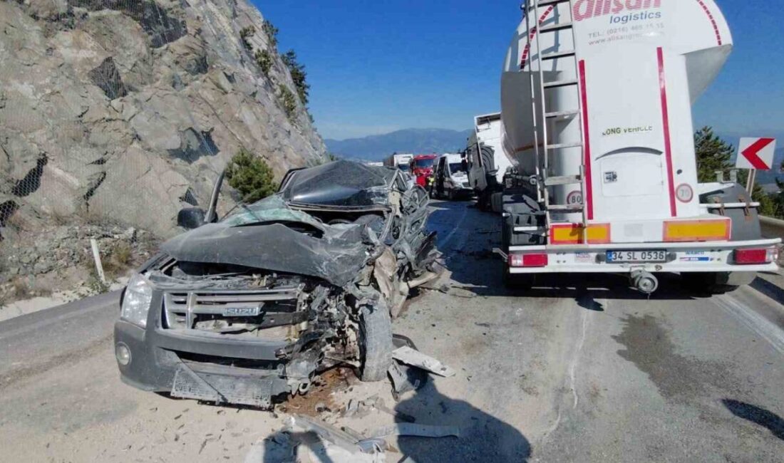 Bolu’nun Mudurnu ilçesinde tır ile pikabın çarpıştığı trafik kazasında pikap