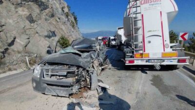 Bolu’nun Mudurnu ilçesinde tır ile pikabın çarpıştığı trafik kazasında pikap