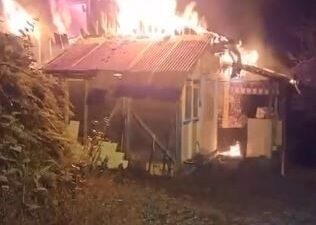 Artvin’in Borçka ilçesinde gece saatlerinde bir evde çıkan yangın, itfaiye