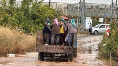 Mersin’in Bozyazı ilçesinde meydana gelen şiddetli yağışlar sebebiyle seralar, tarım