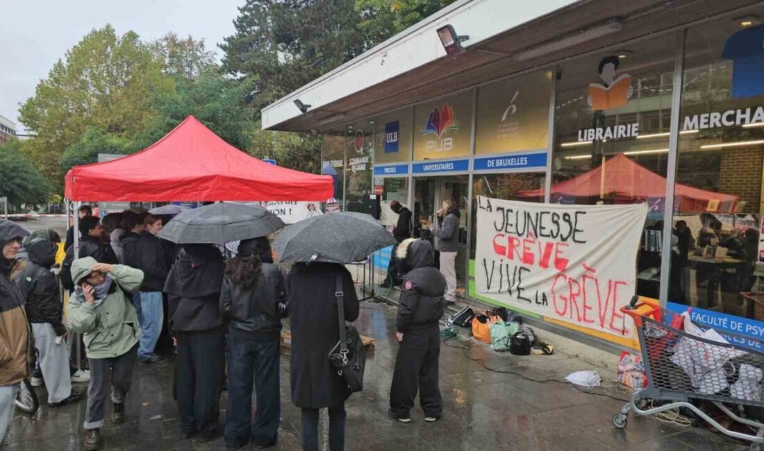 Belçika’da, Brüksel Hür Üniversitesi (ULB) ana kampüsünde hükümetin politikalarını protesto