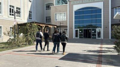 Burdur ilindeki şehirlerarası otobüs terminalinde durdurulan ve üzerlerinde 3 bin