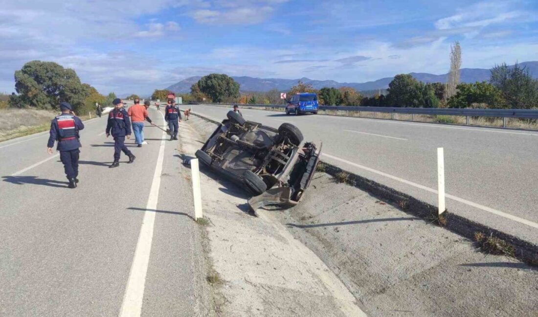 Burdur’un Gölhisar ilçesine bağlı Yusufça beldesinde iki otomobilin çarpışması sonucu