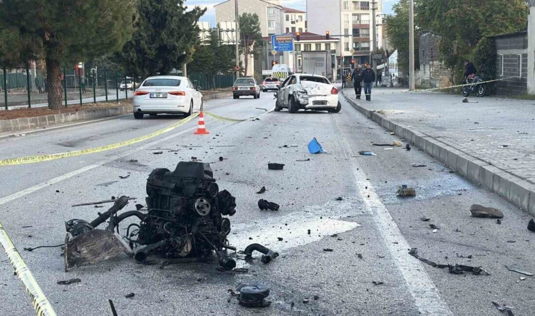 Burdur’da meydana gelen trafik kazasında, iki aracın çarpışmasının ardından kontrolü