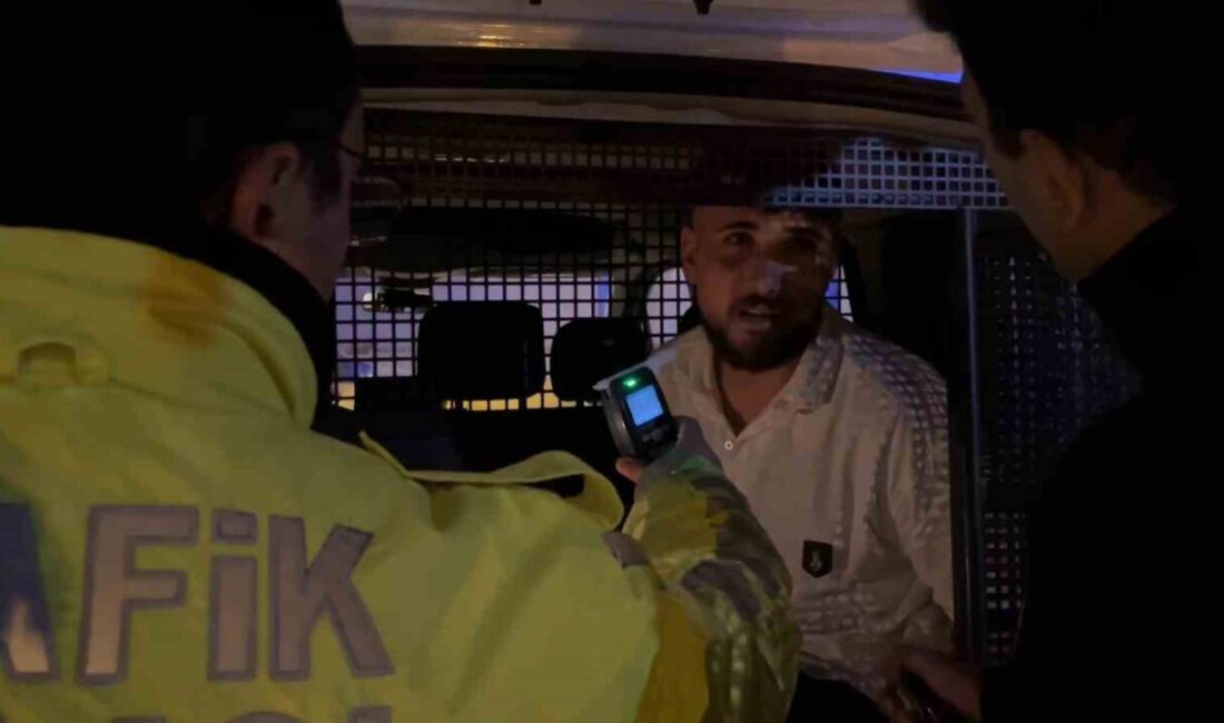 Bursa’da polis ekiplerinin uygulama yaptığı sırada sarhoş bir sürücü, yakalanmamak