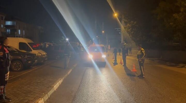 Bursa’nın Yıldırım ilçesinde, Emniyet Müdürlüğü ekipleri tarafından gerçekleştirilen geniş kapsamlı