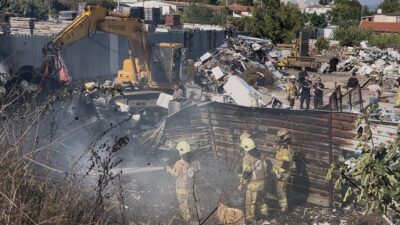 Bursa’nın Yıldırım ilçesinde bir geri dönüşüm deposunda çıkan yangın, itfaiye