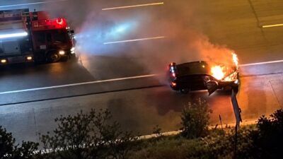 Mudanya ilçesinde seyir halindeki bir lüks aracın motor bölümünden çıkan