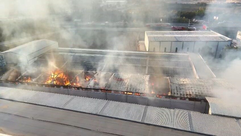 Bursa’nın Nilüfer ilçesinde bulunan bir mobilya fabrikasında meydana gelen yangın,
