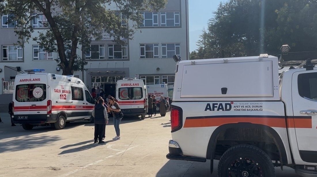 Bursa’nın Kestel ilçesinde bulunan Şehit Mustafa Kurt Ortaokulu’nda gaz sızıntısı