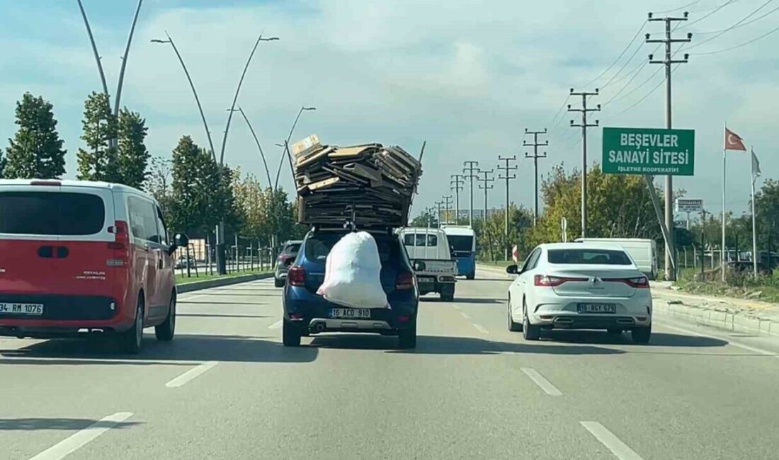 Bir sürücü, Bursa’nın Nilüfer ilçesinde aracının üstüne karton yükleyerek trafiğe