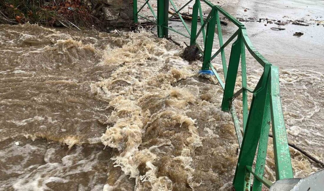Bursa’da şiddetli yağışlar, Yıldırım ilçesine bağlı tarihi Cumalıkızık Mahallesi’nde dere