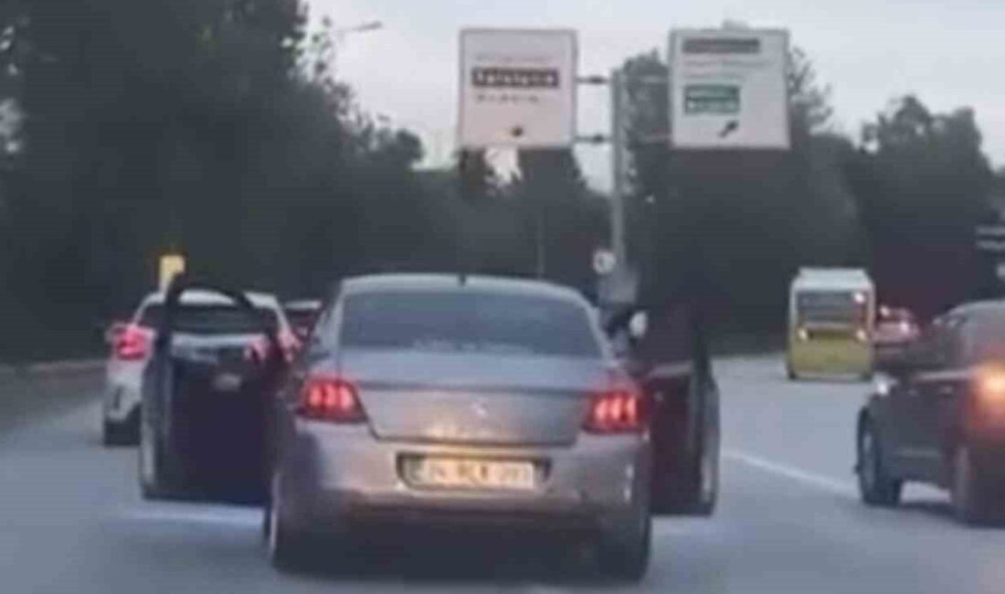 Bursa’da bir otomobil sürücüsü ve yolcu, araç seyir halindeyken büyük
