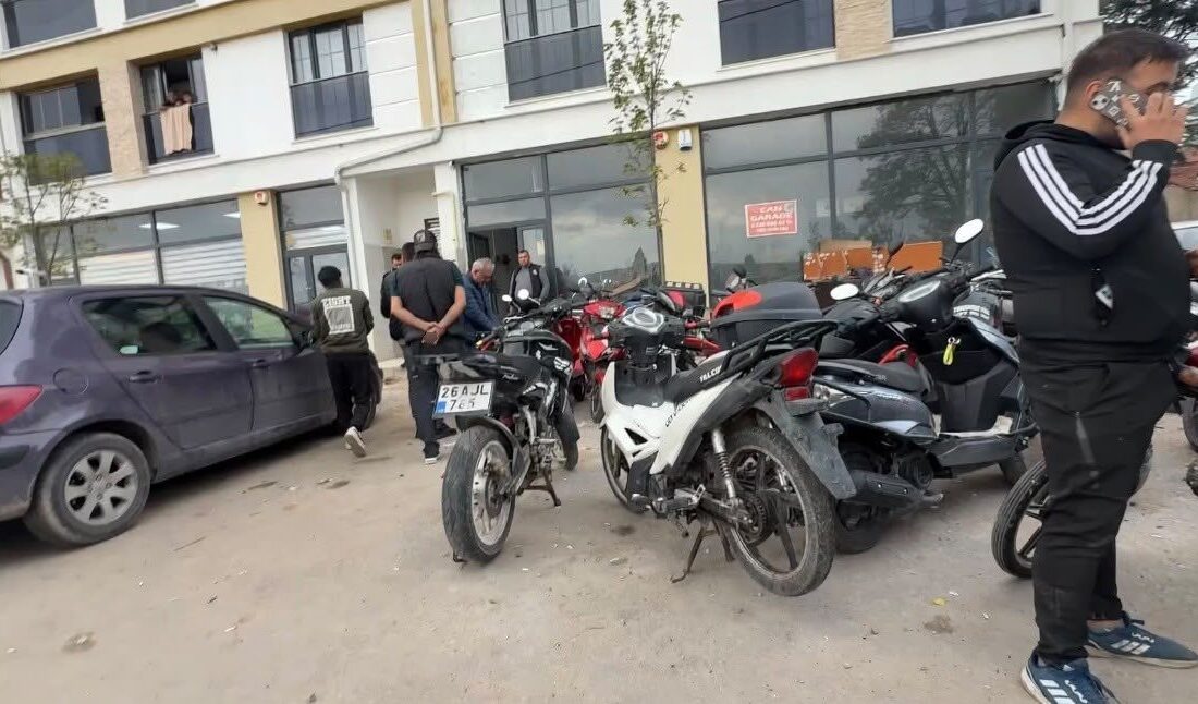 Eskişehir’de bir vatandaşın evinin önünde çalınan motosiklet, üzerine yerleştirdiği takip