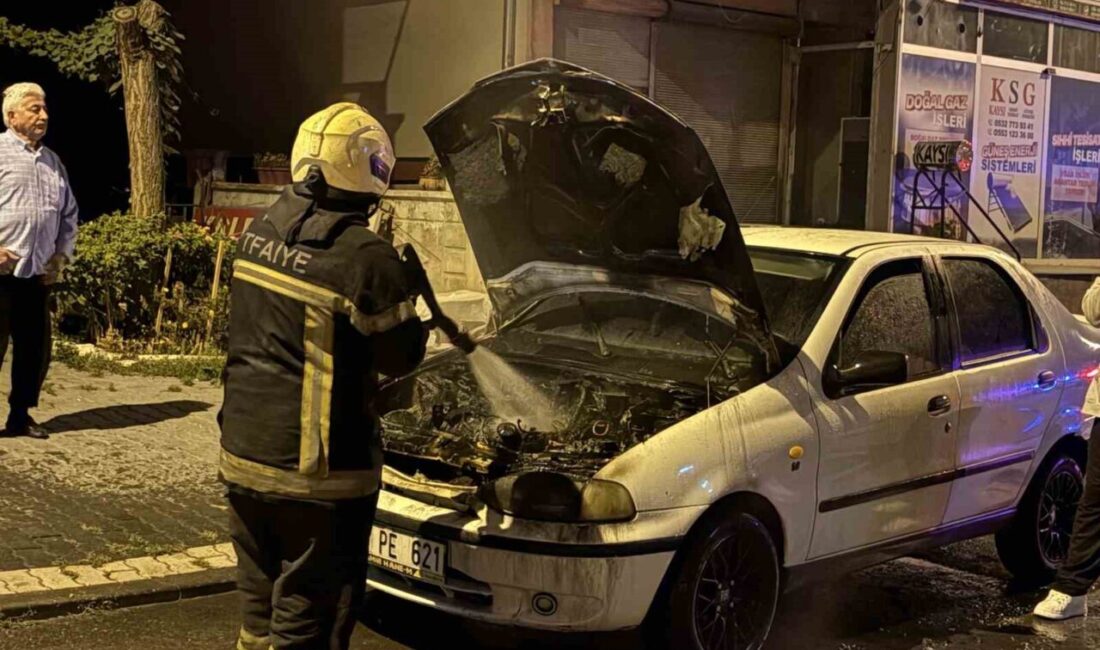 Kayseri’nin Melikgazi ilçesinde bir otomobil çalıştırıldığı sırada motor kısmından alev