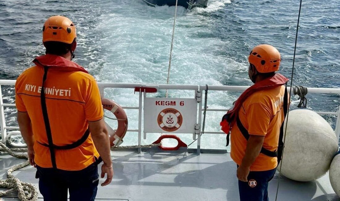 Çanakkale Boğazı’nda Nara Burnu yakınlarında makine arızası nedeniyle sürüklenmeye başlayan