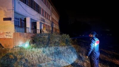 Çanakkale ve çevresindeki ilçelerde jandarma ekipleri tarafından gerçekleştirilen huzur operasyonlarında