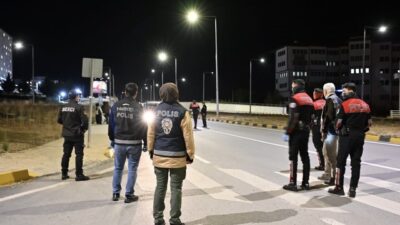Çankırı’da polis ekipleri, öğrencilerin konakladığı yurtların çevresinde güvenlik denetimi yaptı.