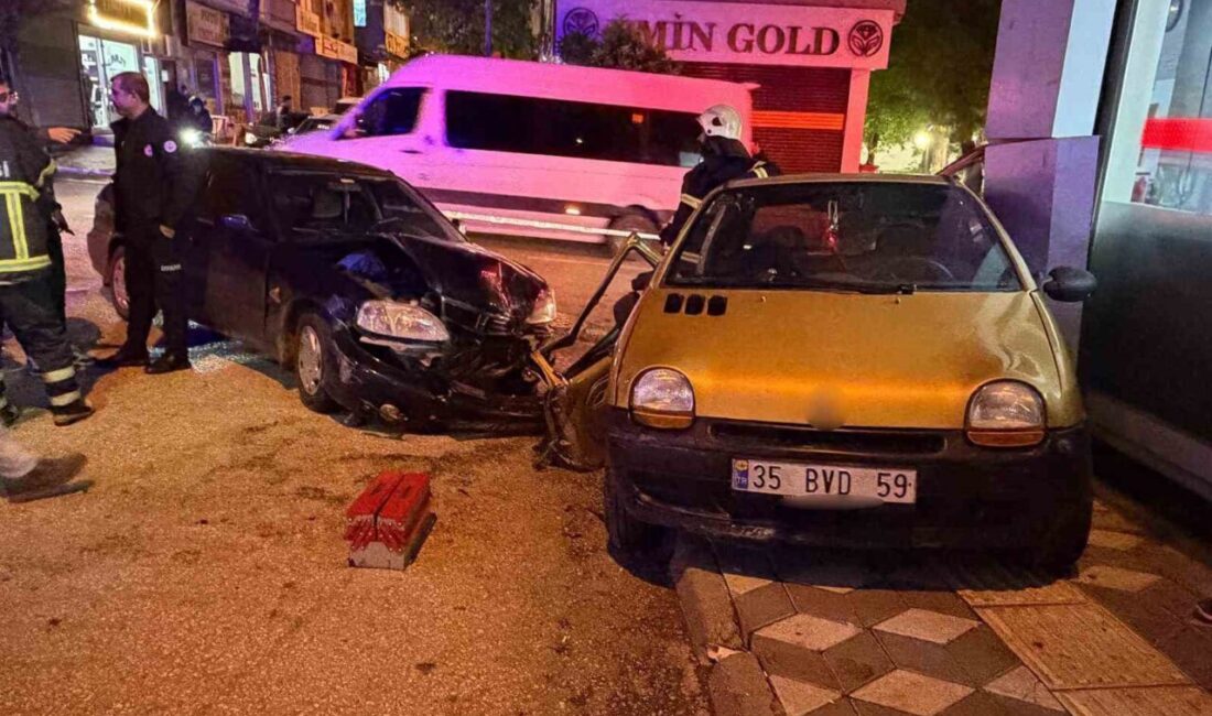 Adıyaman’ın Kahta ilçesinde iki otomobilin kavşakta çarpışması sonucu meydana gelen