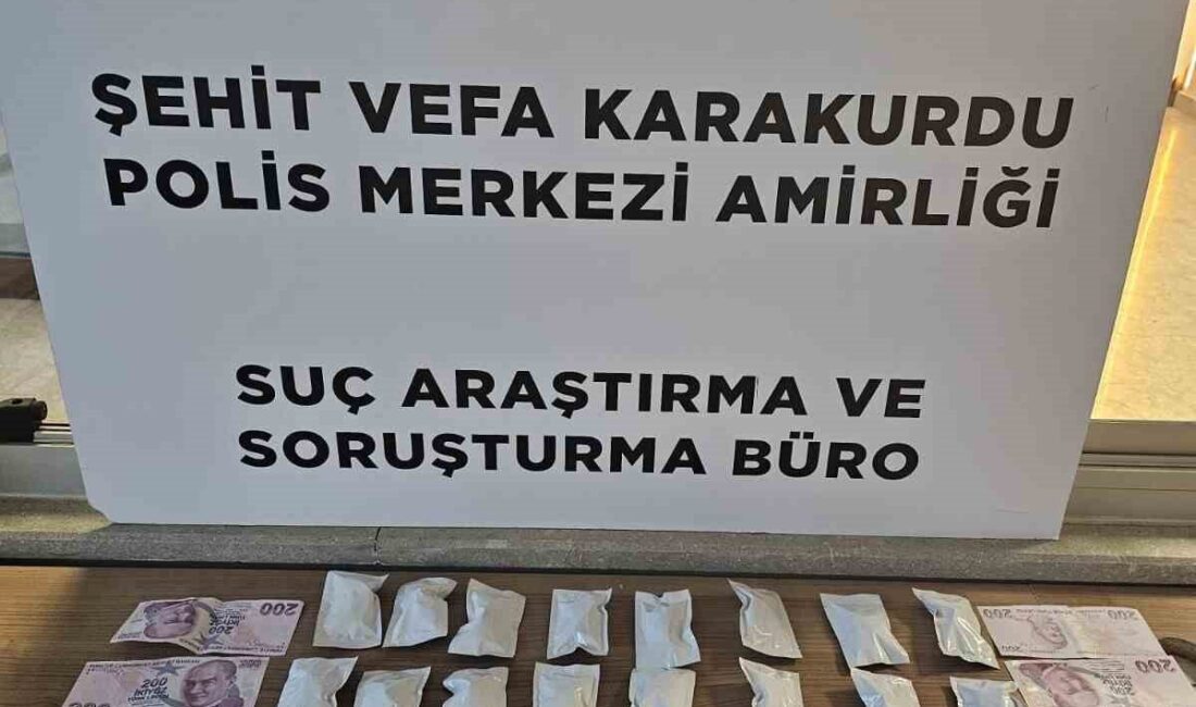 Çekmeköy’de polis ekipleri, şüpheli buldukları bir aracı durdurduklarında gizli bölmede