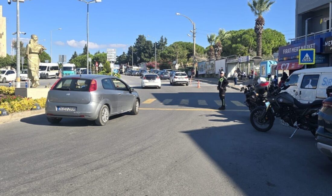 Çeşme ilçesinde, emniyet ekipleri tarafından yaya geçitlerinde yayalara yol vermeyen