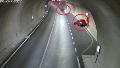 Bursa’da yaşanan kaza sonucunda, otomobilin karşı şeride geçerek motosiklete çarpması