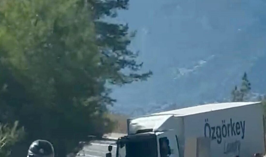 Kumluca ilçesinde yaşanan trafik kazasında bir cip ile bir kamyon