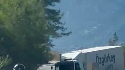 Kumluca ilçesinde yaşanan trafik kazasında bir cip ile bir kamyon