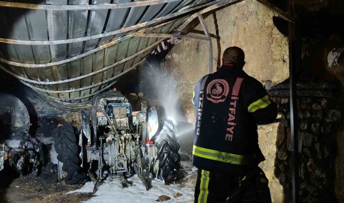 Denizli’nin Çivril ilçesinde park halindeki bir traktörde çıkan yangın büyük