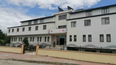 Denizli’nin Çivril ilçesinde iki komşu aile arasında yaşanan silahlı çatışmada