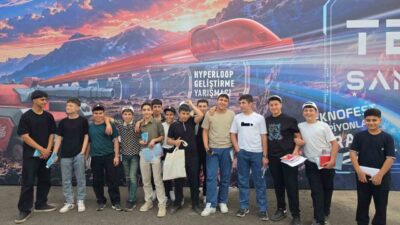 Şırnak’ın Cizre ilçesinden gelen öğrenciler, Şanlıurfa’da düzenlenen TEKNOFEST Güneydoğu festivaline