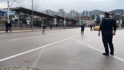 Bursa’da bir kadın, çocuğunu göremediğini iddia ederek boğazına bıçak dayayıp