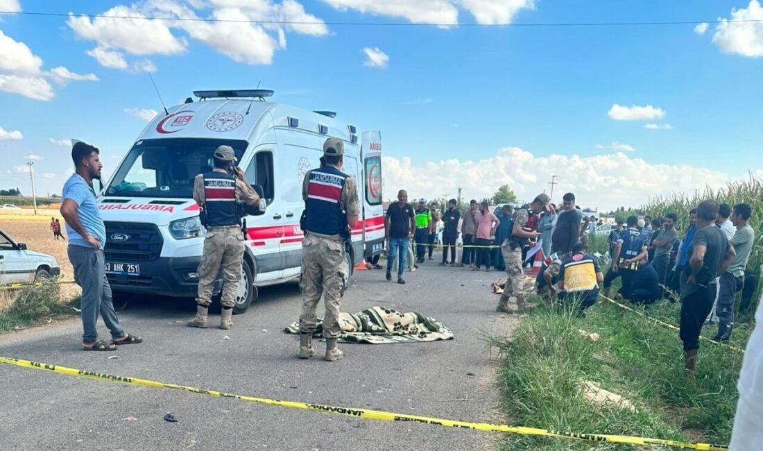 Şanlıurfa’nın Akçakale ilçesinde, motosikletleriyle seyir halindeyken traktörün mibzerine çarpan 15