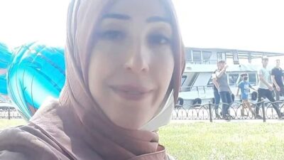 İstanbul’un Gaziosmanpaşa ilçesinde okuldan aldığı 2 çocuğuyla evine yürüyen Canan