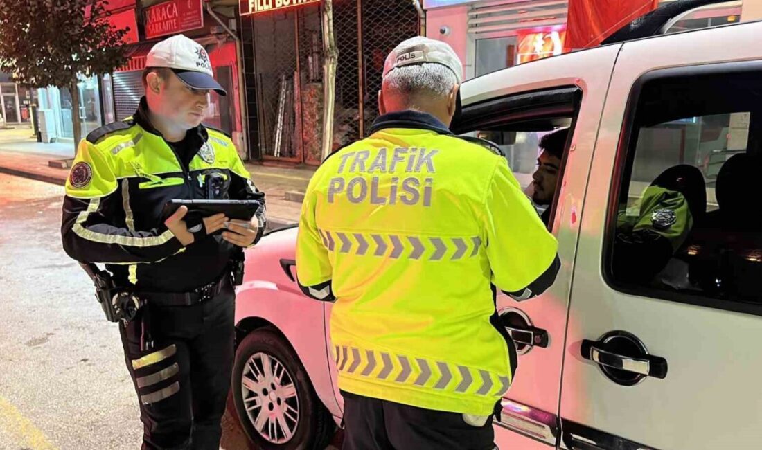 Çorum’un Alaca ilçesinde polis ekipleri tarafından gerçekleştirilen trafik denetimlerinde, kural