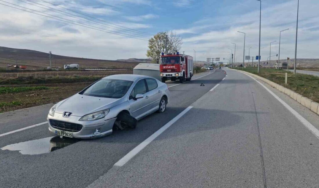 Çorum’un Alaca ilçesinde hafif ticari araç ile otomobilin çarpışması neticesinde