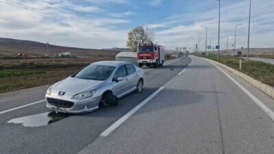Çorum’un Alaca ilçesinde hafif ticari araç ile otomobilin çarpışması neticesinde