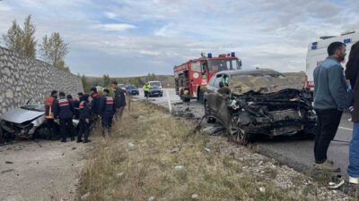 Çorum’un Alaca ilçesinde cip ile otomobilin çarpışması neticesinde meydana gelen