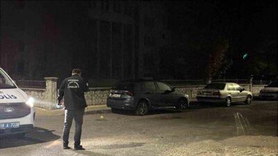 Çorum’da iki şahıs arasında çıkan kavga sırasında bıçaklanan şahıs yaralandı.