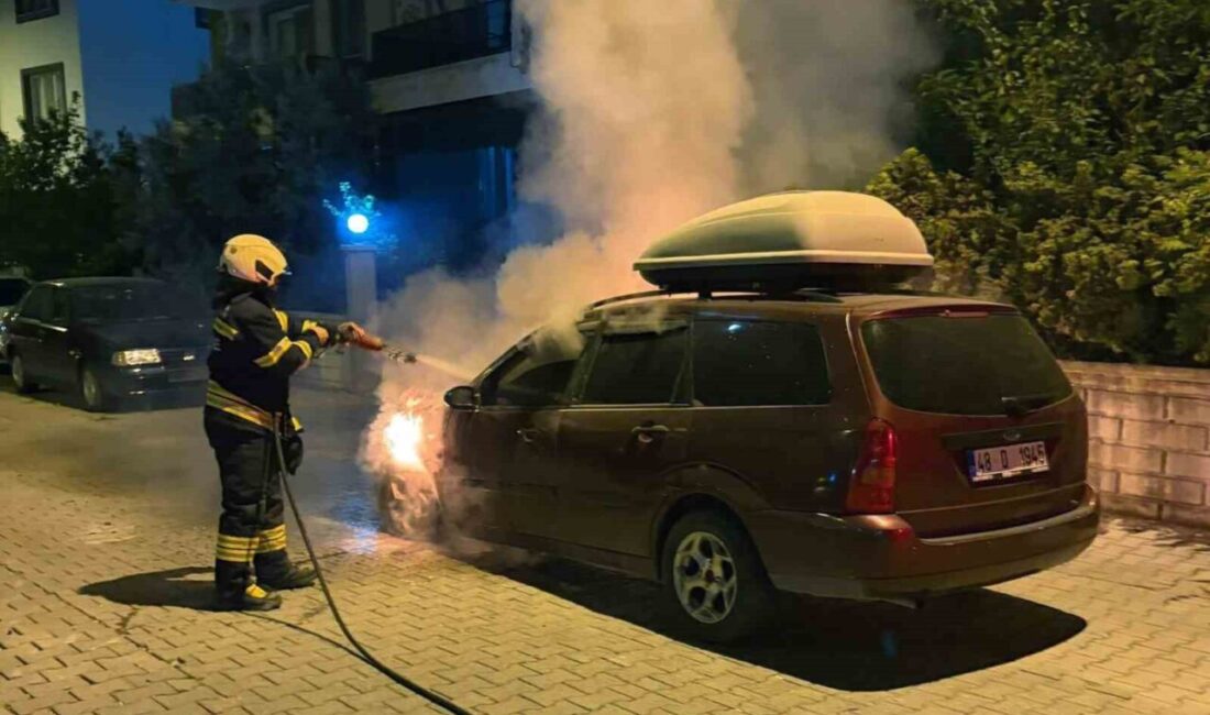 Muğla’nın Dalaman ilçesinde, bir aracın park halindeyken çıkan yangın, itfaiye