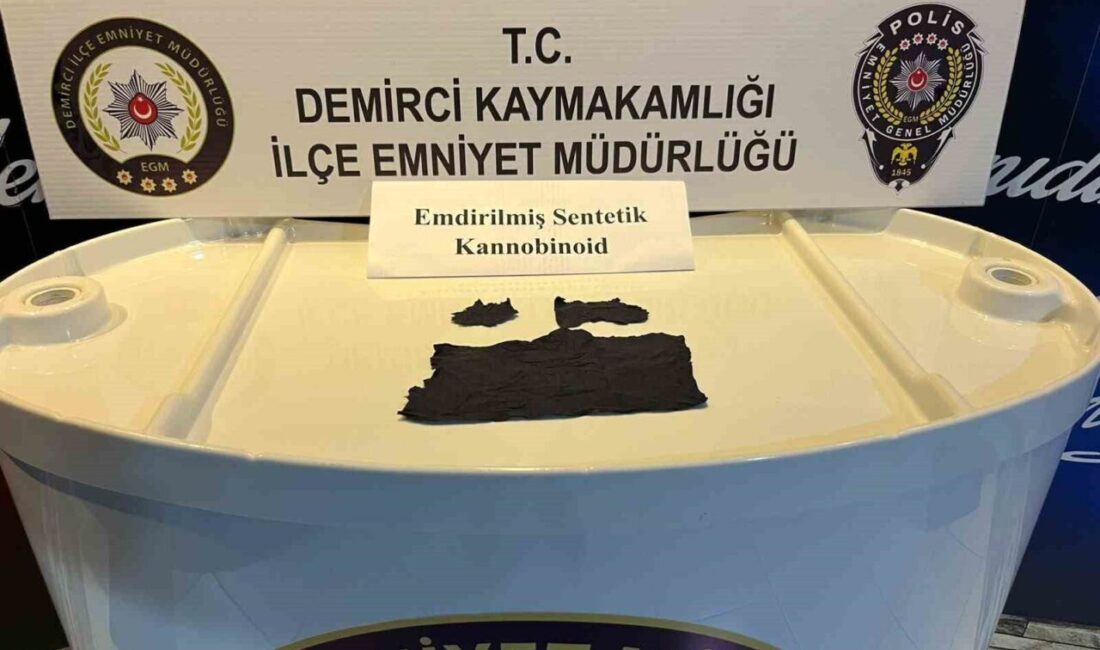 Manisa’nın Demirci ilçesinde polis ekipleri tarafından gerçekleştirilen uyuşturucu operasyonunda bir
