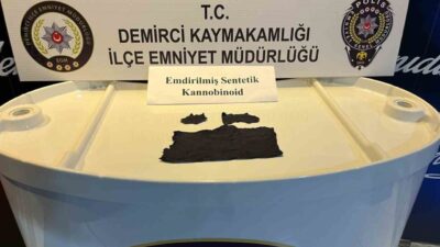 Manisa’nın Demirci ilçesinde polis ekipleri tarafından gerçekleştirilen uyuşturucu operasyonunda bir