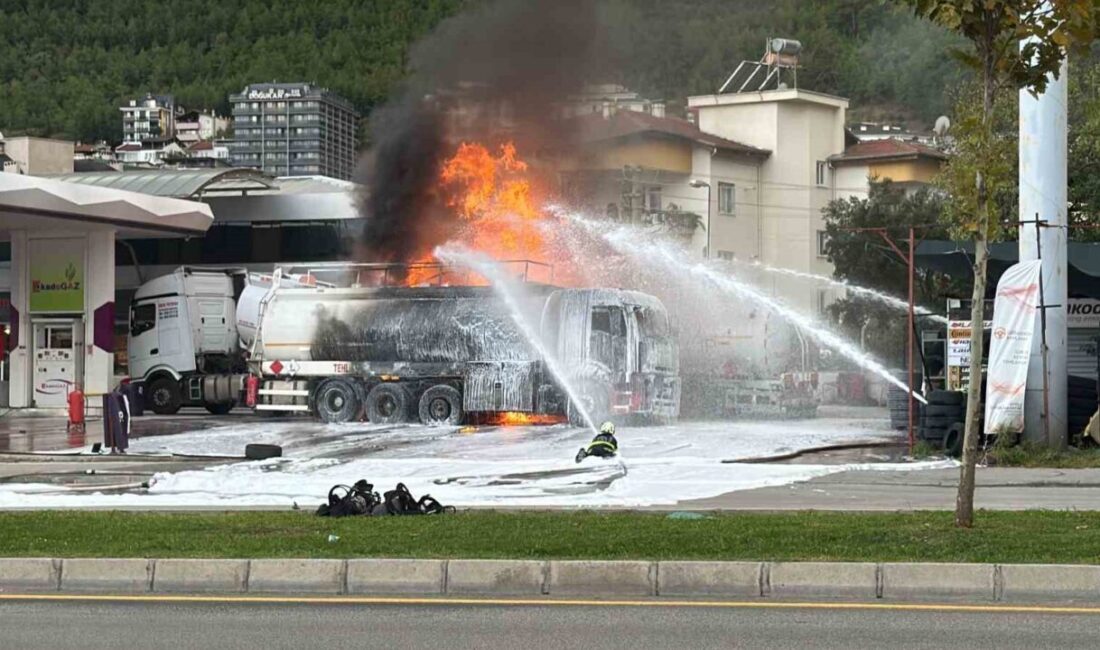 Denizli’nin Pamukkale ilçesinde bir akaryakıt istasyonunda yakıt boşaltma esnasında meydana