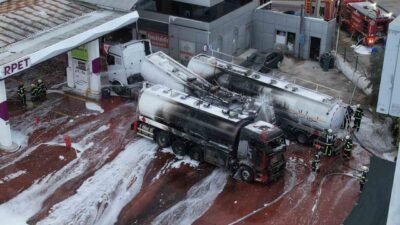 Denizli’nin Pamukkale ilçesinde bir akaryakıt istasyonunda meydana gelen yangın, itfaiye