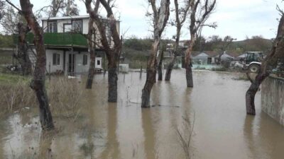 Mudanya ilçesine bağlı Bursa’nın Esence Mahallesi’nde meydana gelen şiddetli yağışlar