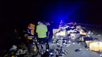 Erzincan-Sivas kara yolunun Sakaltutan mevkisinde iki tırın karıştığı trafik kazasında